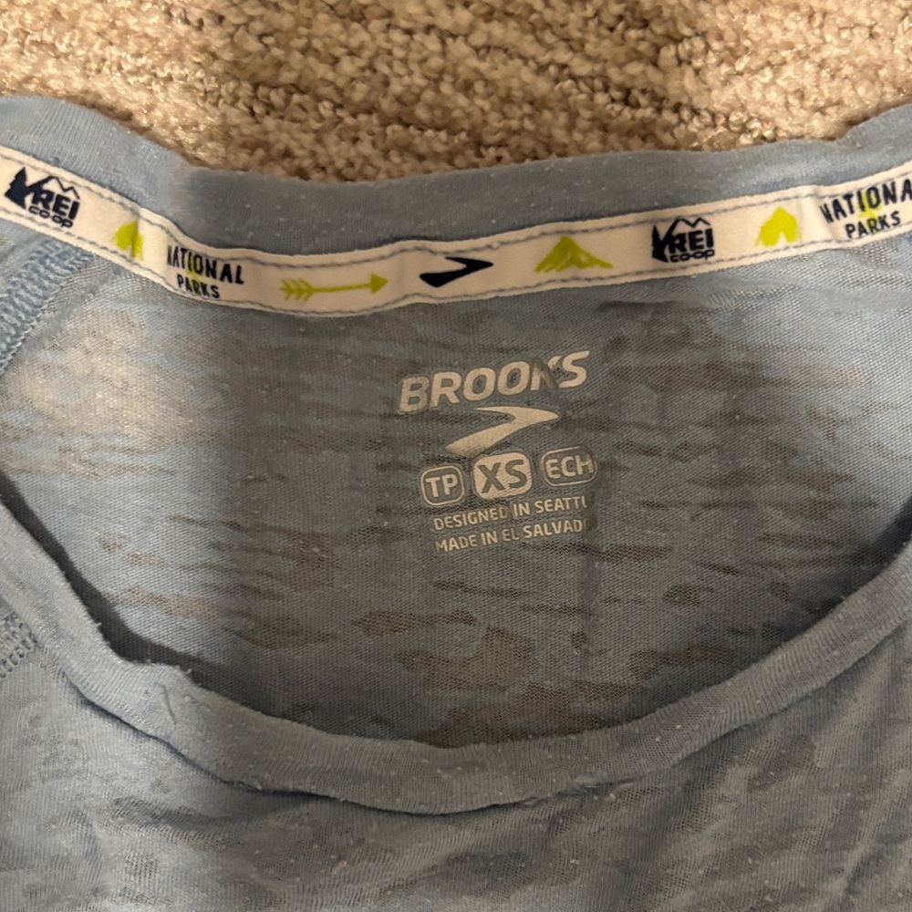 Blue Brooks & REI Mt. Rainier Graphic T-Shirt - Picture 2 of 3